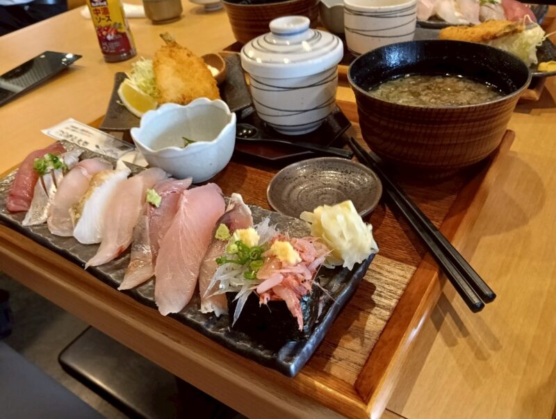 伊豆太郎　近海地魚にぎり　セット